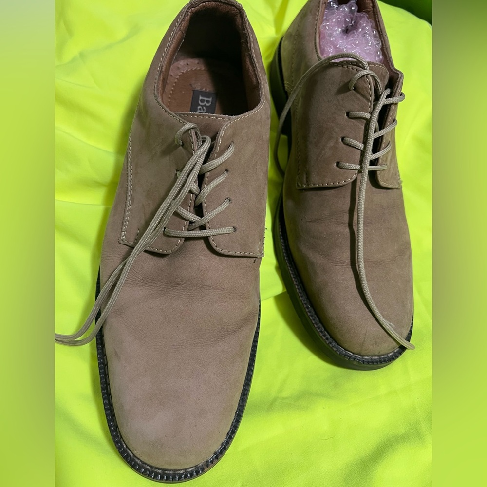 Bass Flex Men’s Dress Casual Shoes Tan color. Size 9.5